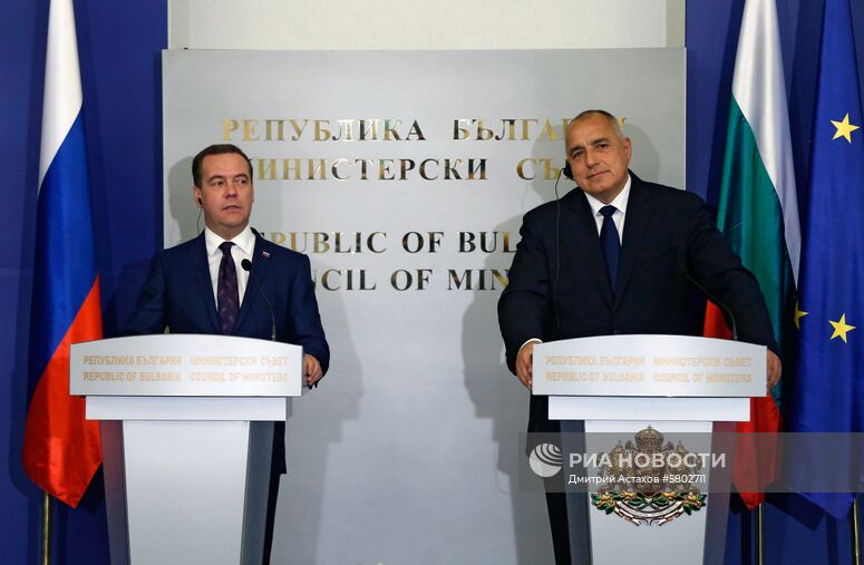 4 марта 2019. Председатель правительства РФ Дмитрий Медведев и премьер-министр Болгарии Бойко Борисов (справа) во время совместного заявления для прессы по итогам российско-болгарских переговоров в Софии. : Болгария, София. : Дмитрий Астахов/РИА Новости. Официальный визит премьер-министра РФ Д. Медведева в Болгарию