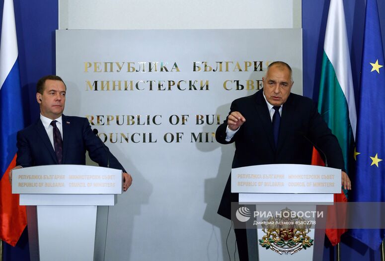 4 марта 2019. Председатель правительства РФ Дмитрий Медведев и премьер-министр Болгарии Бойко Борисов (справа) во время совместного заявления для прессы по итогам российско-болгарских переговоров в Софии. : Болгария, София. : Дмитрий Астахов/РИА Новости. Официальный визит премьер-министра РФ Д. Медведева в Болгарию