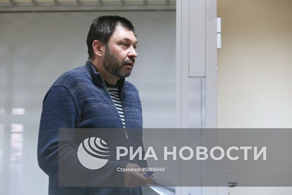 Рассмотрение жалобы на продление ареста К. Вышинскому
