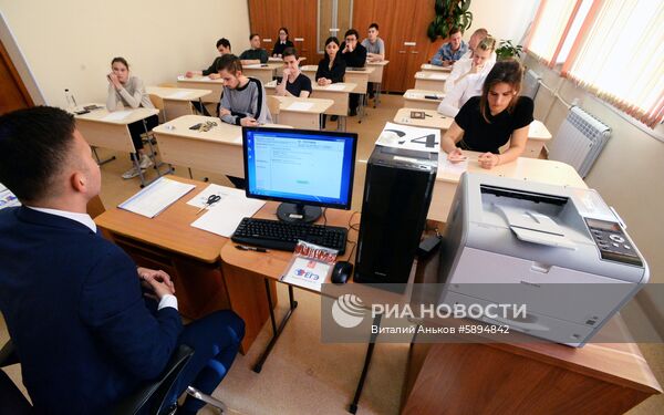 Сдача ЕГЭ по географии и литературе