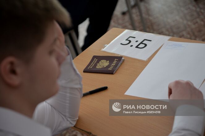 Единый государственный экзамен по литературе в школе №208 в Екатеринбурге. Место: Россия, Екатеринбург. Автор: Павел Лисицын/РИА Новости. Сдача ЕГЭ по географии и литературе
