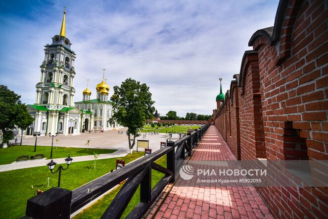 Успенский собор на территории Тульского кремля. Справа на дальнем плане: башня Одоевских ворот. Место: Россия, Тула. Автор: Алексей Куденко/РИА Новости. Города России. Тула