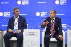 Вице-президент Google Inc. Меир Бранд (слева) и президент общероссийской общественной организации малого и среднего предпринимательства "Опора России" Александр Калинин на сессии "Миссия «Развитие малого бизнеса». Этап «Реализация»" в рамках Петербургского международного экономического форума 2019 (ПМЭФ-2019). Место: Россия, Санкт-Петербург. Автор: Илья Питалев/РИА Новости. Петербургский международный экономический форум. День первый