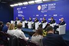 Участники сессии "Мировой океан. Новые подходы к управлению, изучению и сбережению" в рамках Петербургского международного экономического форума 2019 (ПМЭФ-2019). Место: Россия, Санкт-Петербург. Автор: Илья Питалев/РИА Новости. Петербургский международный экономический форум. День первый