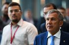Президент Республики Татарстан Рустам Минниханов (справа) на Петербургском международном экономическом форуме 2019 (ПМЭФ-2019). Место: Россия, Санкт-Петербург. Автор: Владимир Астапкович/РИА Новости. Петербургский международный экономический форум. День первый