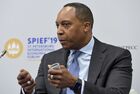 Профессор исполнительного образования Кембриджского университета Морис Энтони Юинг на сессии "Наука, образование и бизнес: стратегия интеграционного взаимодействия" в рамках Петербургского международного экономического форума 2019 (ПМЭФ-2019). Место: Россия, Санкт-Петербург. Автор: Алексей Даничев/РИА Новости. Петербургский международный экономический форум. День первый