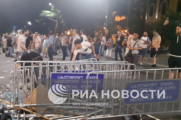 Акция протеста у здания парламента Грузии