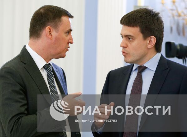 Премьер-министр РФ Д. Медведев провел заседание правительства РФ