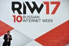 Логотип Russian Internet Week (Неделя российского интернета / RIW) в центральном выставочном комплексе "Экспоцентр" в Москве. Место: Россия, Москва. Автор: Рамиль Ситдиков/РИА Новости. RIW - 2017. День первый