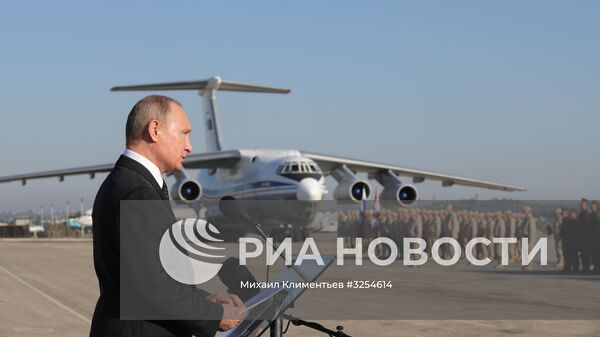 Президент РФ В. Путин посетил авиабазу Хмеймим в Сирии