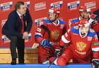 Главный тренер сборной России Олег Знарок, игроки сборной России Евгений Кетов, Максим Шалунов и Илья Каблуков (слева направо) в матче второго этапа Еврохоккейтура 2017/18 "Кубок Первого канала" между сборными командами России и Швеции. Место: Россия, Москва. Автор: Алексей Куденко/РИА Новости. Хоккей. Кубок Первого канала. Матч Россия - Швеция