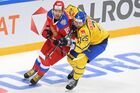 Игрок сборной России Никита Нестеров (слева) и игрок сборной Швеции Виктор Стольберг
в матче второго этапа Еврохоккейтура 2017/18 "Кубок Первого канала" между сборными командами России и Швеции. Место: Россия, Москва. Автор: Алексей Куденко/РИА Новости. Хоккей. Кубок Первого канала. Матч Россия - Швеция