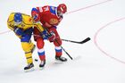 Игрок сборной Швеции Пер Линдхольм (слева) и игрок сборной России Илья Каблуков в матче второго этапа Еврохоккейтура 2017/18 "Кубок Первого канала" между сборными командами России и Швеции. Место: Россия, Москва. Автор: Алексей Куденко/РИА Новости. Хоккей. Кубок Первого канала. Матч Россия - Швеция