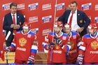 Тренер сборной России Харийс Витолиньш (слева) и главный тренер сборной России Олег Знарок (второй справа) в матче второго этапа Еврохоккейтура 2017/18 "Кубок Первого канала" между сборными командами России и Швеции. Место: Россия, Москва. Автор: Алексей Куденко/РИА Новости. Хоккей. Кубок Первого канала. Матч Россия - Швеция