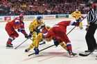 Игрок сборной России Сергей Плотников, игроки сборной Швеции Оскар Мёллер, Пер Линдхольм и игрок сборной России Сергей Андронов (слева направо) в матче второго этапа Еврохоккейтура 2017/18 "Кубок Первого канала" между сборными командами России и Швеции. Место: Россия, Москва. Автор: Владимир Песня/РИА Новости. Хоккей. Кубок Первого канала. Матч Россия - Швеция
