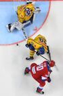 Вратарь сборной Швеции Виктор Фаст, игрок сборной Швеции Эрик Густафссон и игрок сборной России Евгений Кетов (сверху вниз) в матче второго этапа Еврохоккейтура 2017/18 "Кубок Первого канала" между сборными командами России и Швеции. Место: Россия, Москва. Автор: Евгений Биятов/РИА Новости. Хоккей. Кубок Первого канала. Матч Россия - Швеция