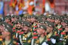Военнослужащие парадных расчетов на военном параде, посвященном 73-й годовщине Победы в Великой Отечественной войне 1941-1945 годов.
Место: Россия, Москва. Автор: Евгений Биятов/РИА Новости. Военный парад, посвящённый 73-й годовщине Победы в ВОВ