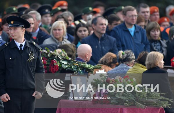 Церемония прощания с погибшими в результате трагедии в Керчи