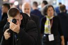 Посетитель на XXII Международной выставке «Интерполитех – 2018». Международная выставка средств обеспечения безопасности государства «Интерполитех» является крупнейшим в России выставочным форумом по безопасности. Место: Россия, Москва. Автор: Максим Блинов/РИА Новости. Открытие XXII Международной выставки «Интерполитех – 2018»