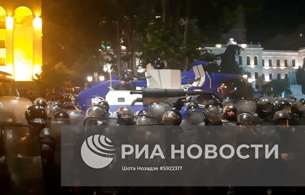 Акция протеста у здания парламента Грузии