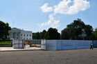 Забор у Белого дома в Вашингтоне станет выше