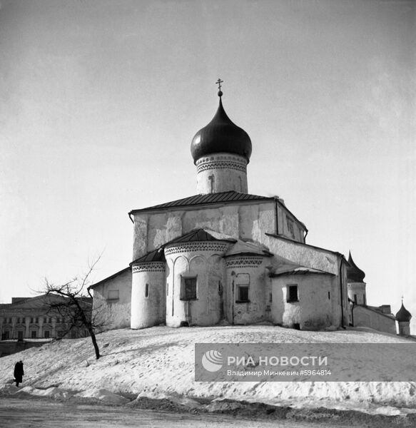 Церковь Василия с горки в Пскове