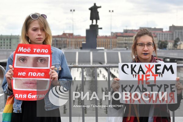 Митинг в поддержку сестер Хачатурян в Санкт-Петербурге
