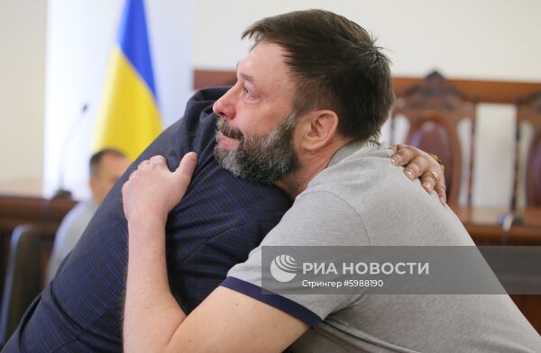 Суд отпустил Кирилла Вышинского