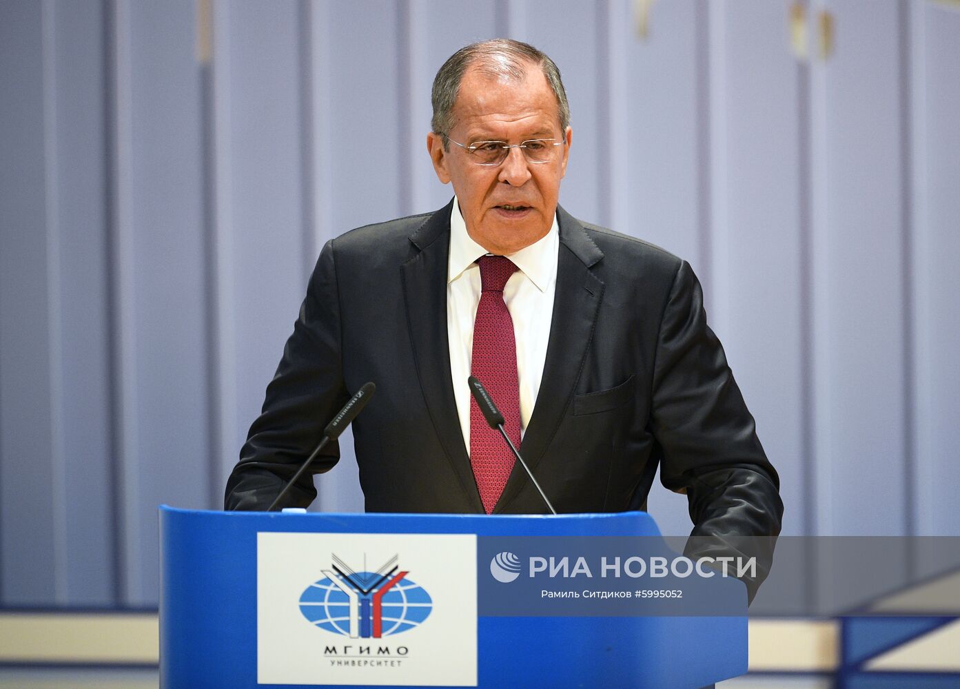 Министр иностранных дел РФ Сергей Лавров выступает на встрече со студентами МГИМО МИД России (Московский государственный институт международных отношений (университет) Министерства иностранных дел Российской Федерации) в Москве. Место: Россия, Москва. Автор: Рамиль Ситдиков/РИА Новости. Глава МИД РФ С. Лавров встретился со студентами МГИМО