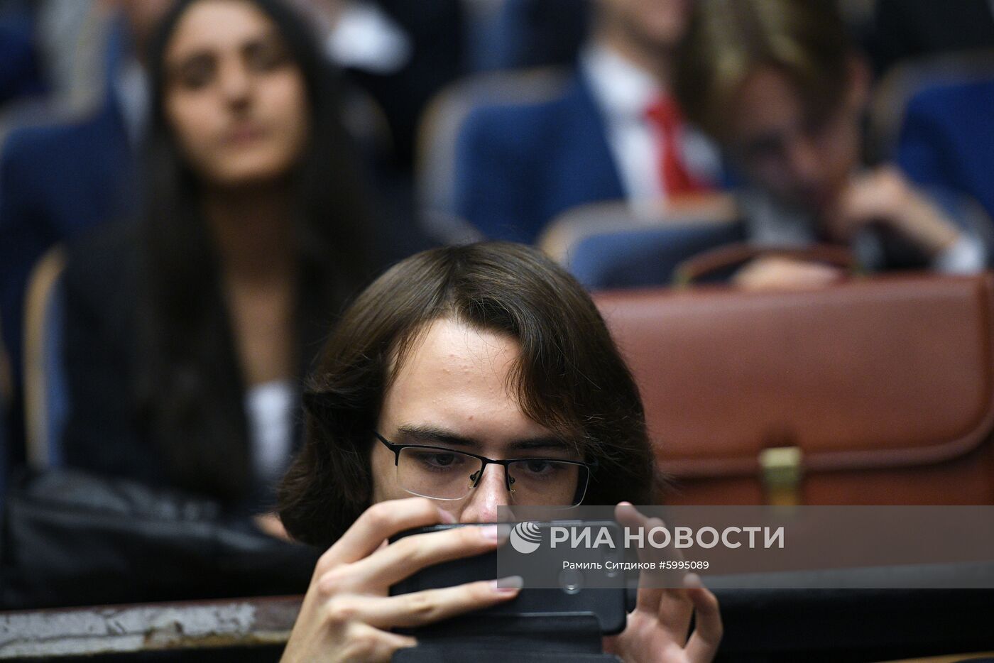 Студенты МГИМО МИД России (Московский государственный институт международных отношений (университет) Министерства иностранных дел Российской Федерации) на встрече с министром иностранных дел РФ Сергеем Лавровым в Москве. Место: Россия, Москва. Автор: Рамиль Ситдиков/РИА Новости. Глава МИД РФ С. Лавров встретился со студентами МГИМО