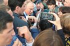2 сентября 2019. Президент РФ Владимир Путин общается с жителями Тулуна после посещения средней общеобразовательной школы №6. Место: Россия, Иркутская область, Тулун. Автор: Сергей Гунеев/РИА Новости. Рабочая поездка президента РФ В. Путина в Сибирский федеральный округ