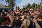 2 сентября 2019. Местные жители собрались, чтобы встретиться с президентом РФ Владимиром Путиным, во время его посещения средней общеобразовательной школы №6 города Тулуна. Место: Россия, Иркутская область, Тулун. Автор: Алексей Дружинин/РИА Новости. Рабочая поездка президента РФ В. Путина в Сибирский федеральный округ