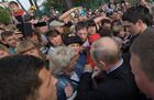 2 сентября 2019. Президент РФ Владимир Путин общается с жителями Тулуна после посещения средней общеобразовательной школы №6. Место: Россия, Иркутская область, Тулун. Автор: Алексей Дружинин/РИА Новости. Рабочая поездка президента РФ В. Путина в Сибирский федеральный округ