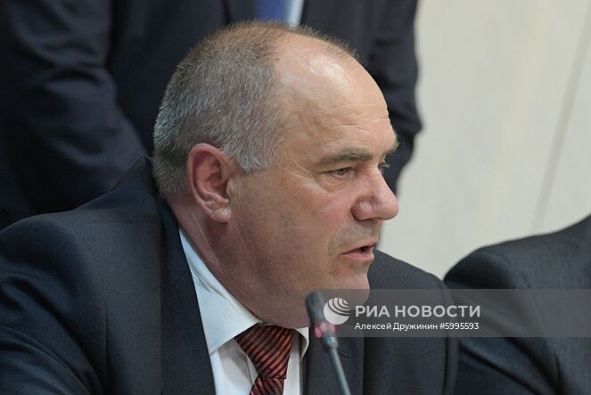 2 сентября 2019. Мэр Тулунского района Михаил Гильдебрант на совещании о жилищном обеспечении граждан, пострадавших в ходе паводка на территории Иркутской области. Место: Россия, Иркутская область, Тулун. Автор: Алексей Дружинин/РИА Новости. Рабочая поездка президента РФ В. Путина в Сибирский федеральный округ