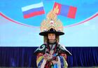 3 сентября 2019. Участник праздничного концерта в государственной резиденции "Их тэнгэр" во время торжественного приёма президента РФ Владимира Путина от имени президента Монголии Халтмагийна Баттулги по случаю 80-летия совместной победы советских и монгольских войск на реке Халхин-Гол. Место: Монголия, Улан-Батор. Автор: Михаил Климентьев. Официальный визит президента РФ В. Путина в Монголию