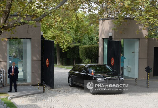 16 сентября 2019. Автомобиль Aurus Senat кортежа президента РФ Владимира Путина въезжает на территорию президентского комплекса "Чанкая" - резиденцию президента Турции в Анкаре. Место: Турция, Анкара. Автор: Валерий Мельников/РИА Новости. Рабочий визит президента РФ В. Путина в Турцию