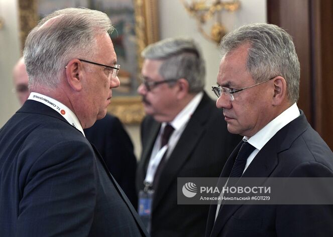 16 сентября 2019. Министр обороны РФ Сергей Шойгу (справа) и директор Федеральной службы по военно-техническому сотрудничеству Дмитрий Шугаев перед началом российско-турецких переговоров в расширенном составе. Место: Турция, Анкара. Автор: Алексей Никольский/РИА Новости. Рабочий визит президента РФ В. Путина в Турцию