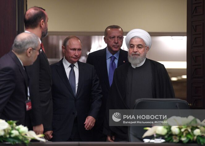 16 сентября 2019. Президент РФ Владимир Путин, президент Турции Реджеп Тайип Эрдоган (второй справа) и президент Ирана Хасан Рухани (справа) на пресс-конференции по итогам V встречи глав государств - гарантов Астанинского процесса содействия сирийскому урегулированию. Место: Турция, Анкара. Автор: Валерий Мельников/РИА Новости. Рабочий визит президента РФ В. Путина в Турцию
