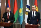 20 декабря 2019. Премьер-министр Армении Никол Пашинян (слева) и председатель коллегии Евразийской экономической комиссии Тигран Саркисян во время заявления для прессы по итогам заседания Высшего Евразийского экономического совета в расширенном составе с участием делегаций. Место: Россия, Санкт-Петербург. Автор: Алексей Даничев/РИА Новости. Рабочая поездка президента РФ В. Путина в Санкт-Петербург