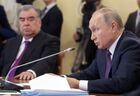 20 декабря 2019. Президент РФ Владимир Путин на неформальной встрече лидеров государств Содружества Независимых Государств (СНГ) в Президентской библиотеке имени Б. Н. Ельцина. Слева на втором плане - президент Таджикистана Эмомали Рахмон. Место: Россия, Санкт-Петербург. Автор: Сергей Гунеев/РИА Новости. Рабочая поездка президента РФ В. Путина в Санкт-Петербург