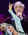 Певец Полад Бюльбюль оглы выступает на концерте "Полад Бюльбюль оглы. Вечер для друзей" в Московском театре мюзикла. Место: Россия, Москва. Автор: Владимир Астапкович/РИА Новости. Концерт "Полад Бюльбюль оглы. Вечер для друзей"