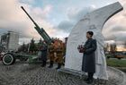 Памятник фронтовой регулировщице рядом с каким городом. Памятник регулировщице СПБ. Памятник блокадной регулировщице. 1 Й километр дороги жизни памятник Блокадная регулировщица. Памятник регулировщице 3 d.