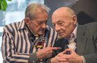 Бывшие узники концентрационного лагеря "Аушвиц-Биркенау" Игорь Малицкий (слева) и Дэвид Левин на встрече с журналистами. Место: Польша, Освенцим. Автор: Алексей Витвицкий/РИА Новости. Встреча бывших узников Освенцима с журналистами
