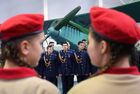 Ученики кадетской школы-интерната с первоначальной летной подготовкой имени трижды Героя Советского Союза А. И. Покрышкина на открытии экспозиции "Самолеты Великой Отечественной войны" в Центральном музее Военно-воздушных сил в Монино. Место: Россия, Московская область. Автор: Кирилл Каллиников/РИА Новости. Открытие экспозиции "Самолеты Великой Отечественной войны"