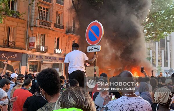 Протесты против произвола полиции в Париже
