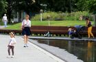 Отдыхающие в парке искусств "Музеон" в Москве. Место: Россия, Москва. Автор: Антон Денисов/РИА Новости. Благоустройство пешеходных зон на Садовом кольце