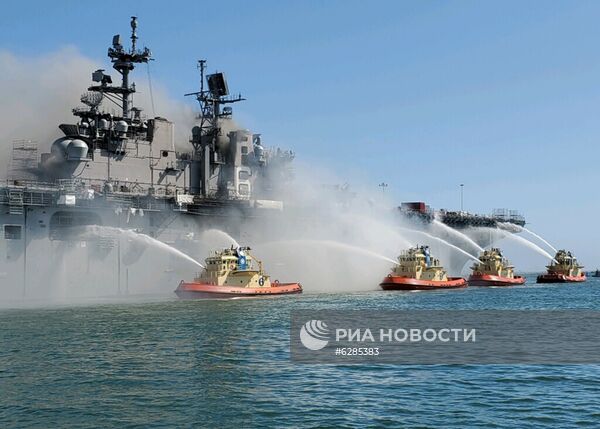 Пожар на борту десантного корабля на базе ВМС США в Сан-Диего