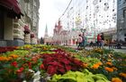 Цветы, высаженные к ежегодному Фестивалю цветов, около Государственного универсального магазина (ГУМ) в Москве. Специально для фестиваля организаторами выращено 370 000 цветов. Место: Россия, Москва. Автор: Екатерина Чеснокова/РИА Новости. Фестиваль цветов в ГУМе