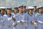 Моряки на встрече ковчега с мощами святого воина Феодора Ушакова на аэродроме Западного военного округа ЗВО "Пушкин" в Санкт-Петербурге. Останки воина, причисленного к лику святых после смерти, перевезут в Кронштадт. Ковчег поместят на специальный катер. Он обойдёт корабли-участники Главного военно-морского парада. В то же время на борту пройдёт молебен. Место: Россия, Санкт-Петербург. Автор: Александр Гальперин. Встреча ковчега с мощами святого воина Феодора Ушакова