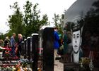 Памятные мероприятия, посвященные 20-й годовщине гибели атомной подводной лодки "Курск", на Серафимовском кладбище в Санкт-Петербурге. Подводная лодка "Курск" затонула в 2000 году в Баренцевом море на глубине 108 м. На борту находились 118 членов экипажа, все они погибли. Причиной гибели лодки назвали взрыв торпеды в носовом отсеке субмарины. Место: Россия, Санкт-Петербург. Автор: Алексей Даничев/РИА Новости. Памятные мероприятия, посвященные 20-й годовщине гибели атомной подводной лодки "Курск"